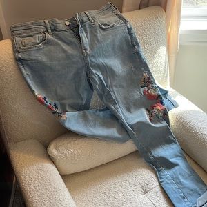 EUC, like new Pilcro jeans with embroidery. Size 29.